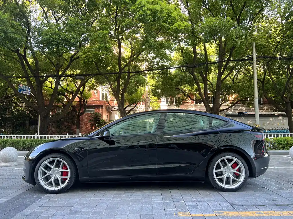 Tesla Model 3 — фото 7