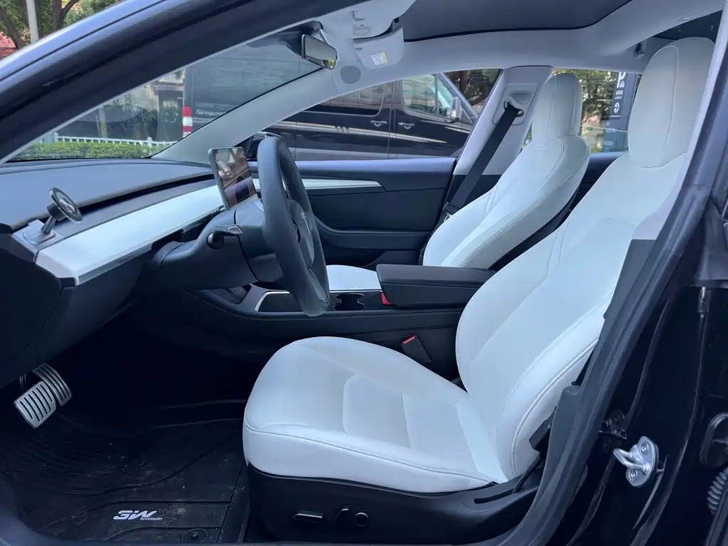 Tesla Model 3 — фото 10