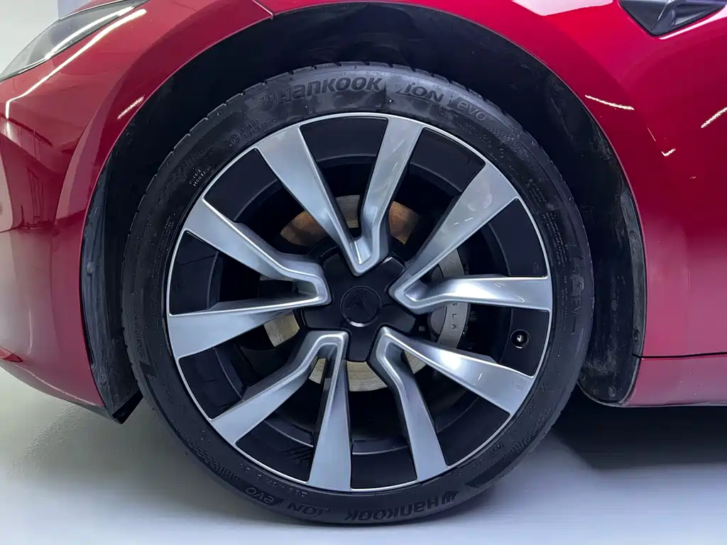 Tesla Model 3 — фото 9