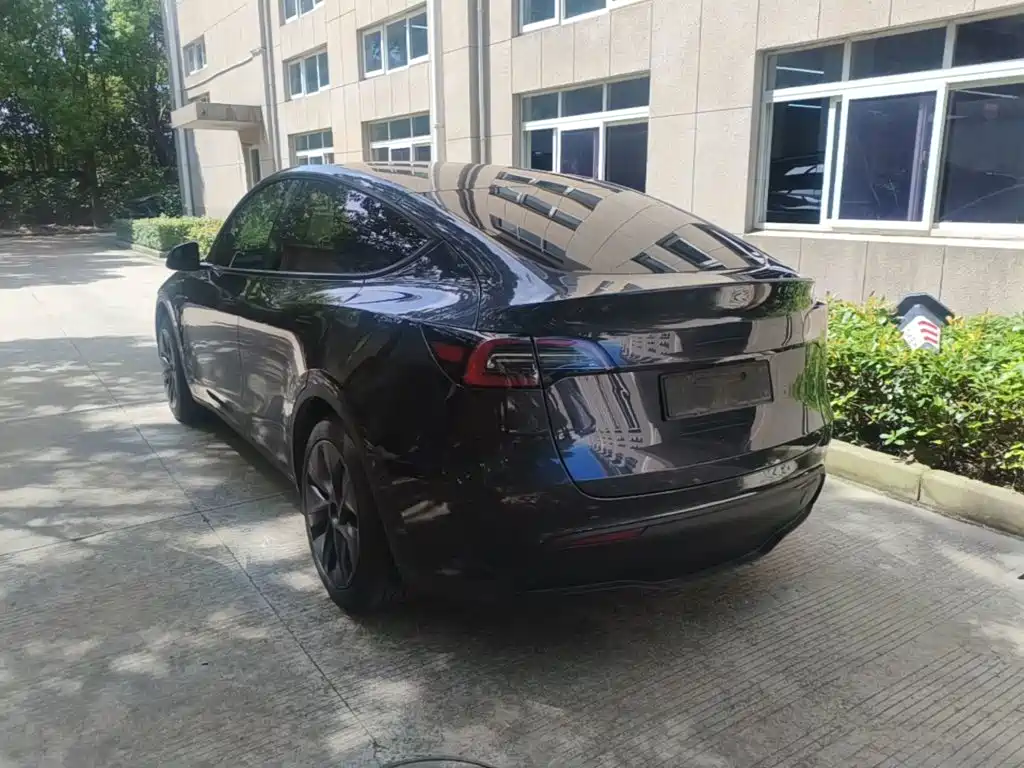 Tesla Model Y — фото 5