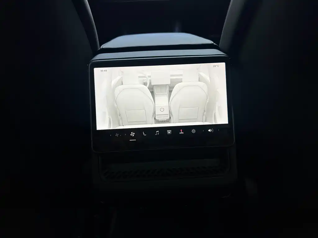 Tesla Model 3 — фото 8