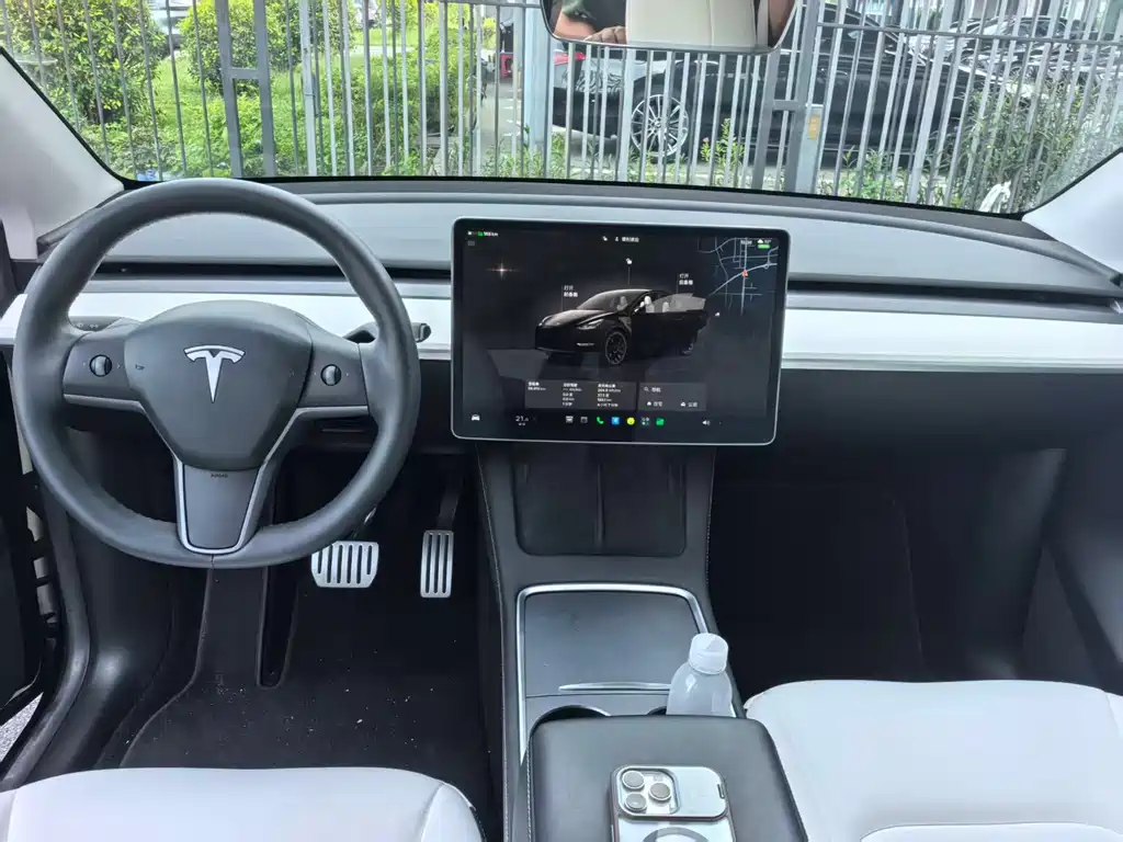 Tesla Model Y — фото 5