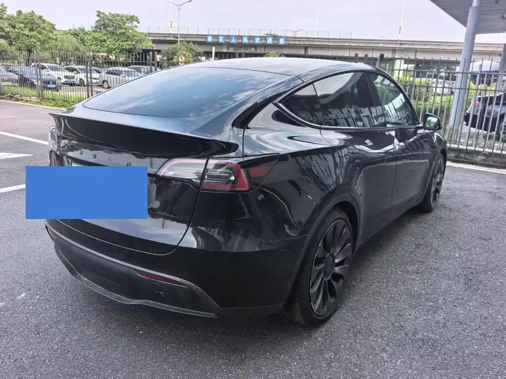 Tesla Model Y — фото 8