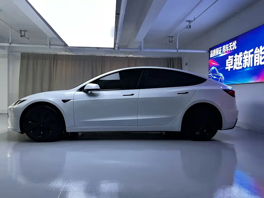 Tesla Model 3 — фото 10