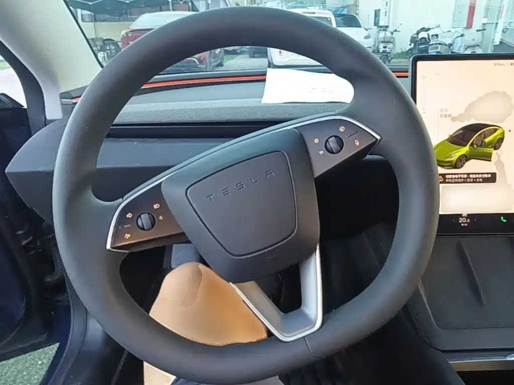 Tesla Model 3 — фото 11