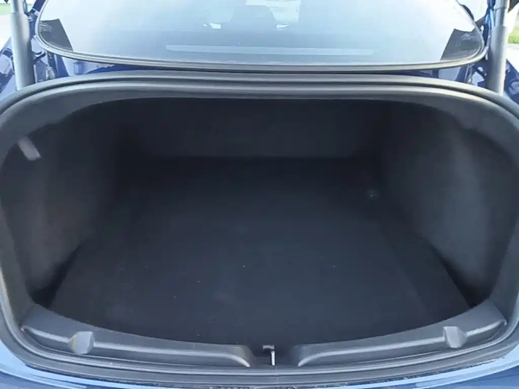 Tesla Model 3 — фото 19