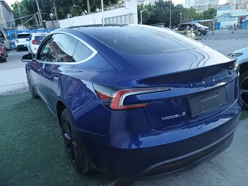 Tesla Model 3 — фото 5