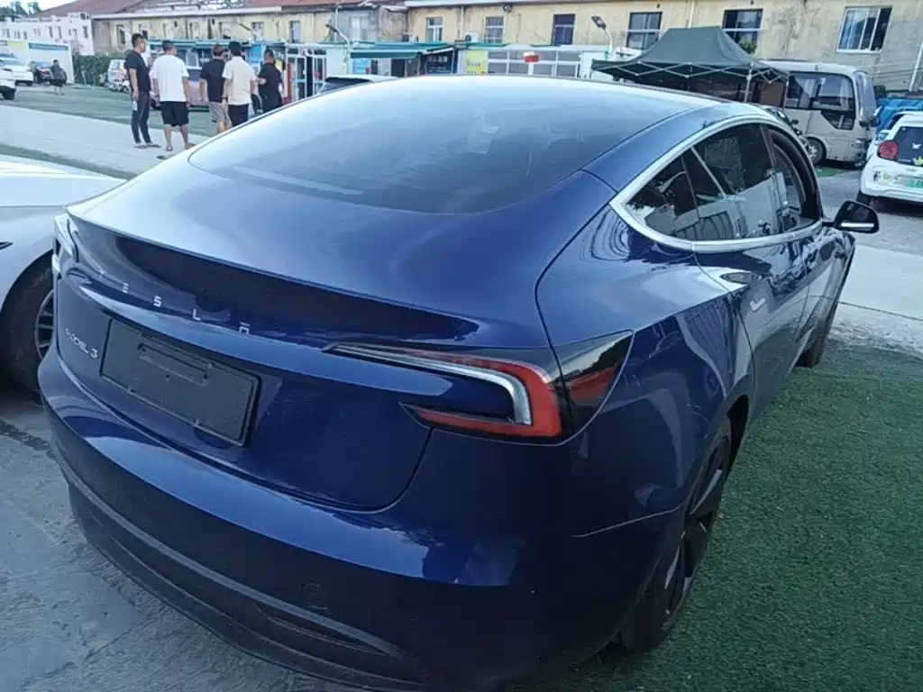 Tesla Model 3 — фото 7