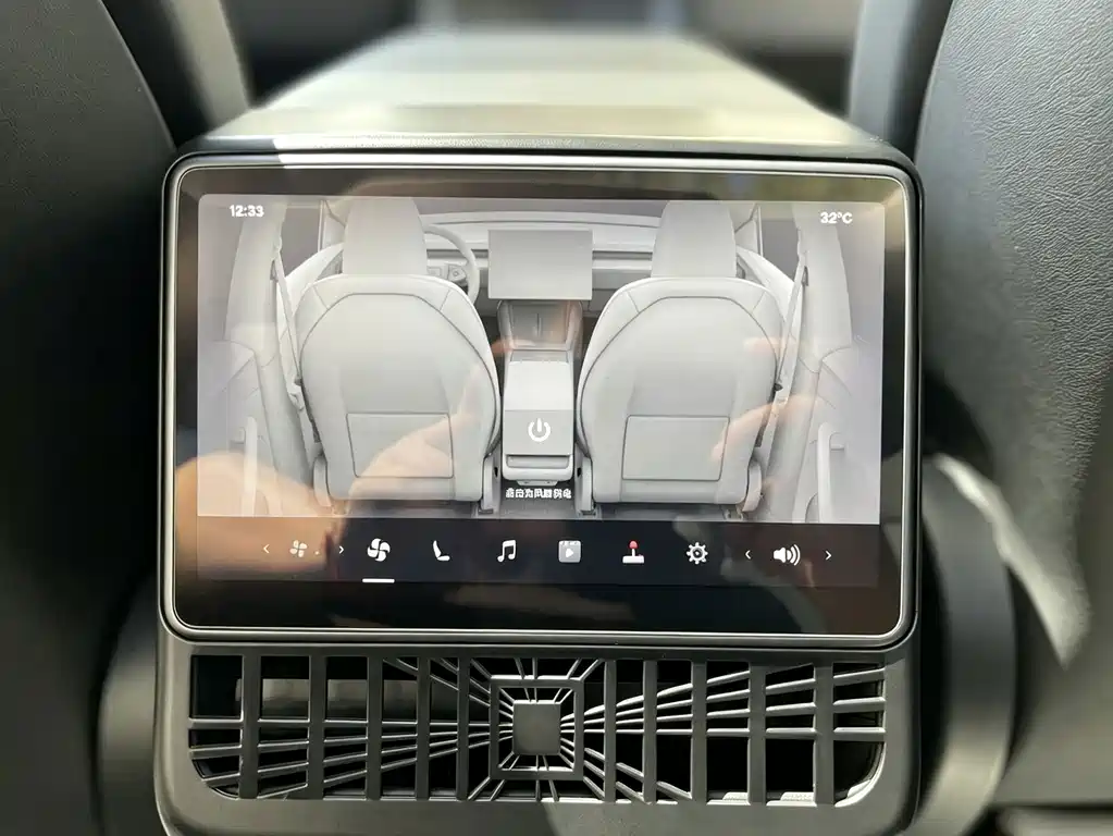 Tesla Model Y — фото 17