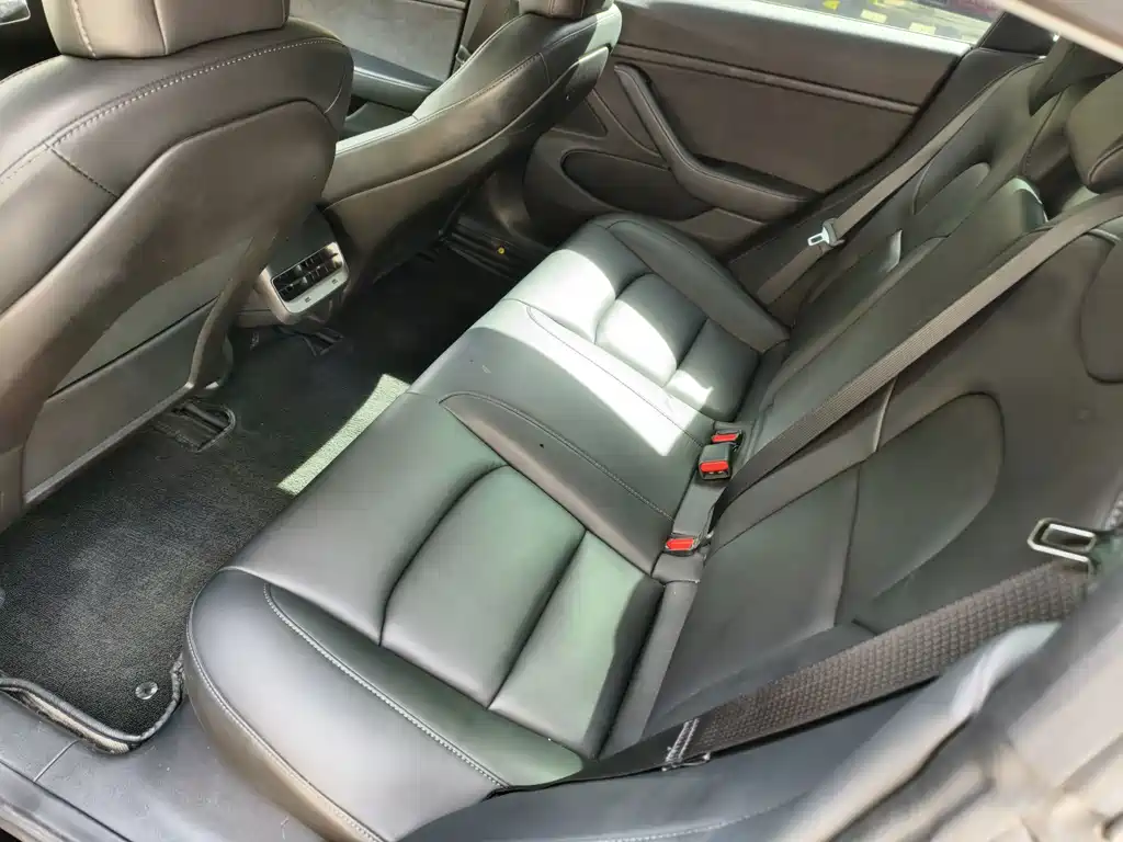 Tesla Model 3 — фото 11