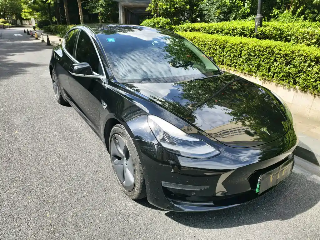 Tesla Model 3 — фото 3