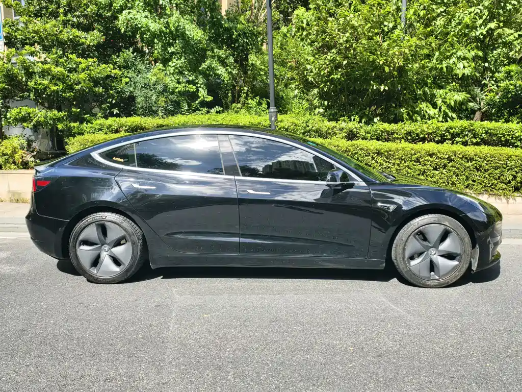 Tesla Model 3 — фото 4
