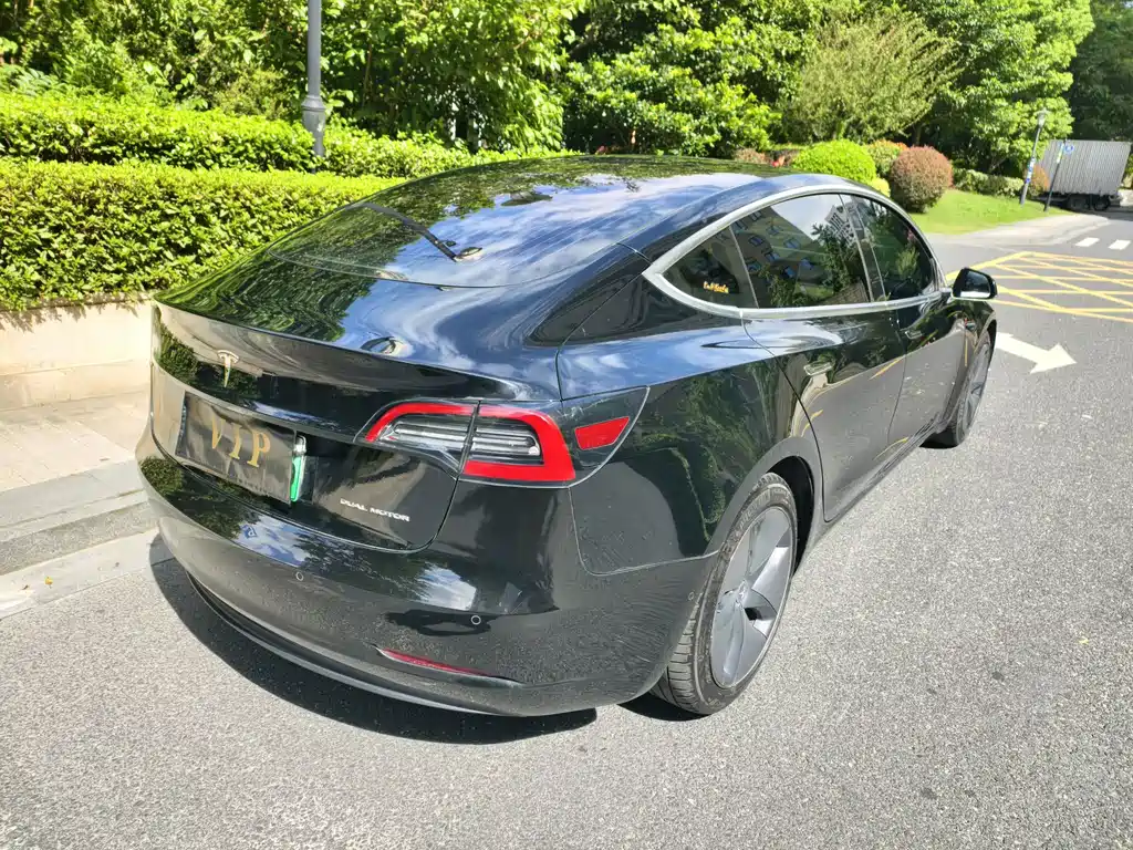 Tesla Model 3 — фото 5