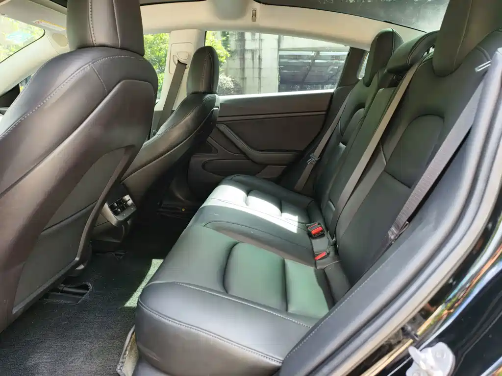 Tesla Model 3 — фото 10