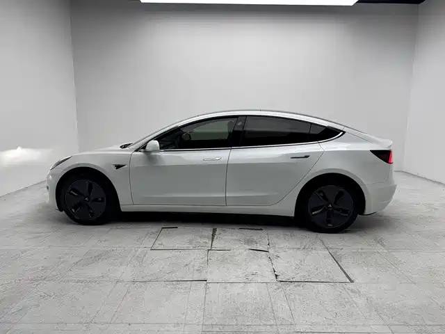 Tesla Model 3 — фото 3