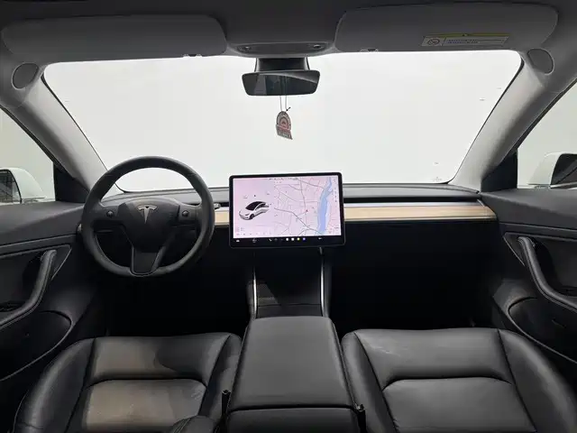 Tesla Model 3 — фото 4