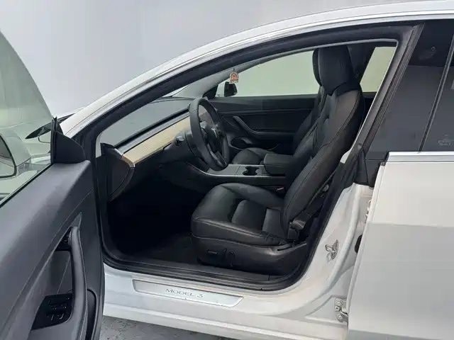 Tesla Model 3 — фото 5