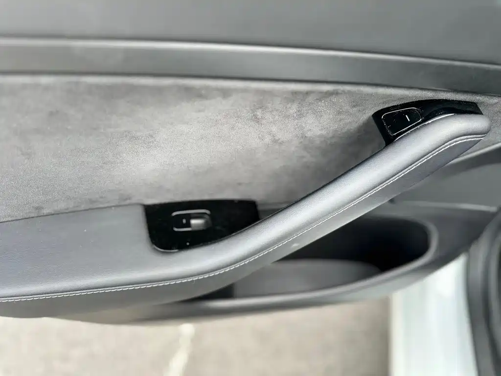Tesla Model 3 — фото 9