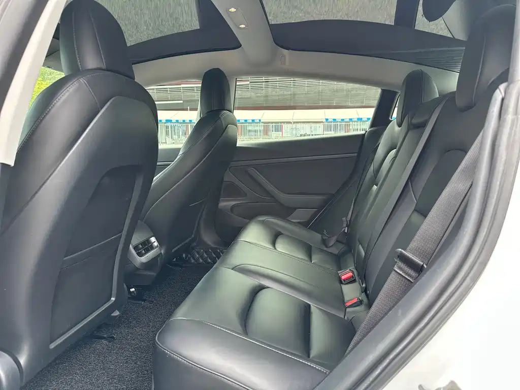 Tesla Model 3 — фото 10