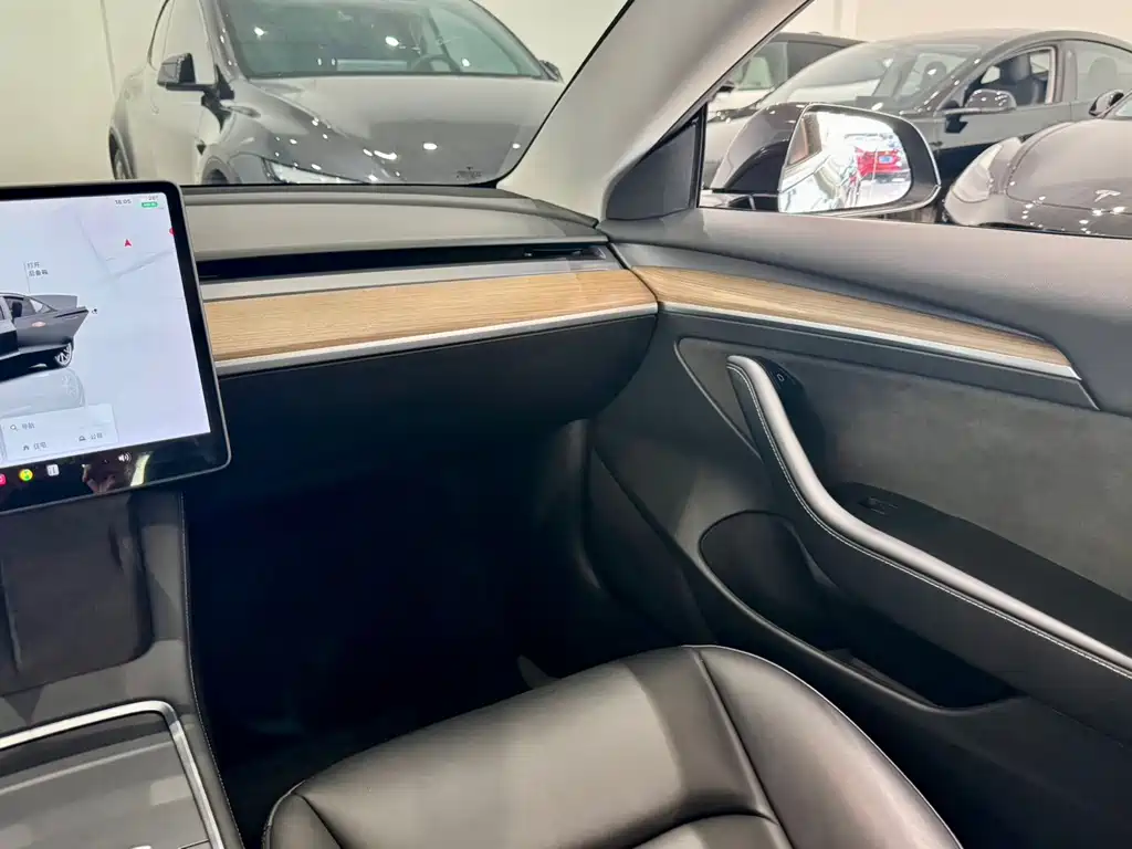 Tesla Model 3 — фото 14