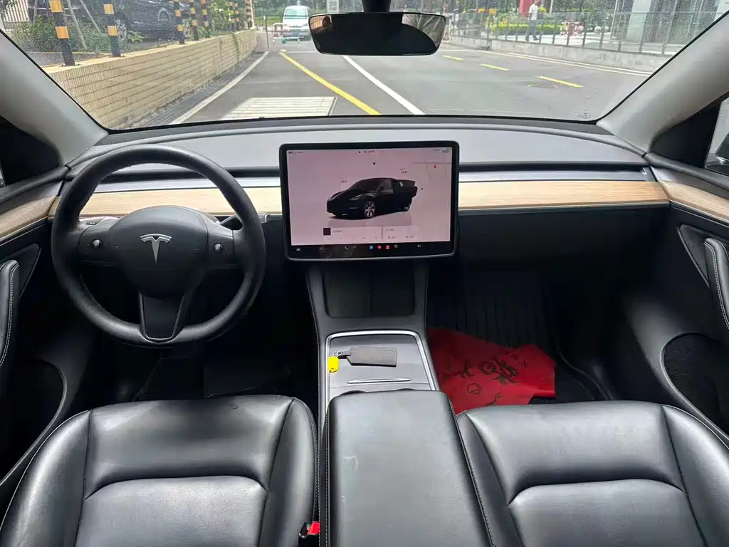 Tesla Model Y — фото 5