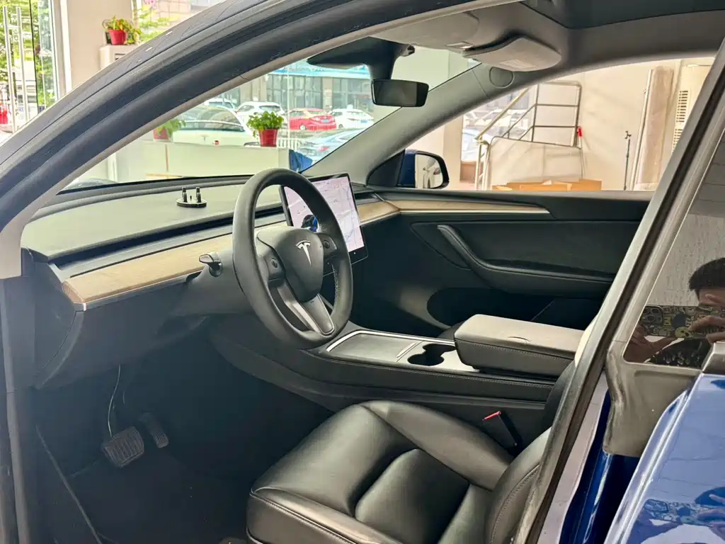 Tesla Model Y — фото 4
