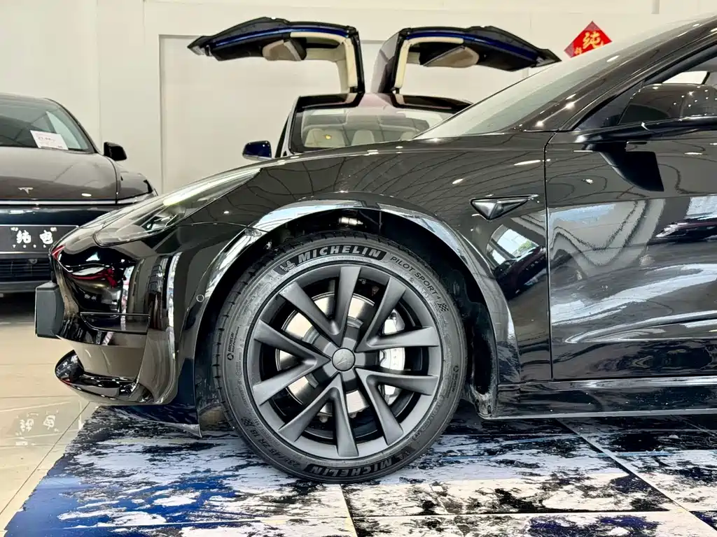 Tesla Model 3 — фото 10