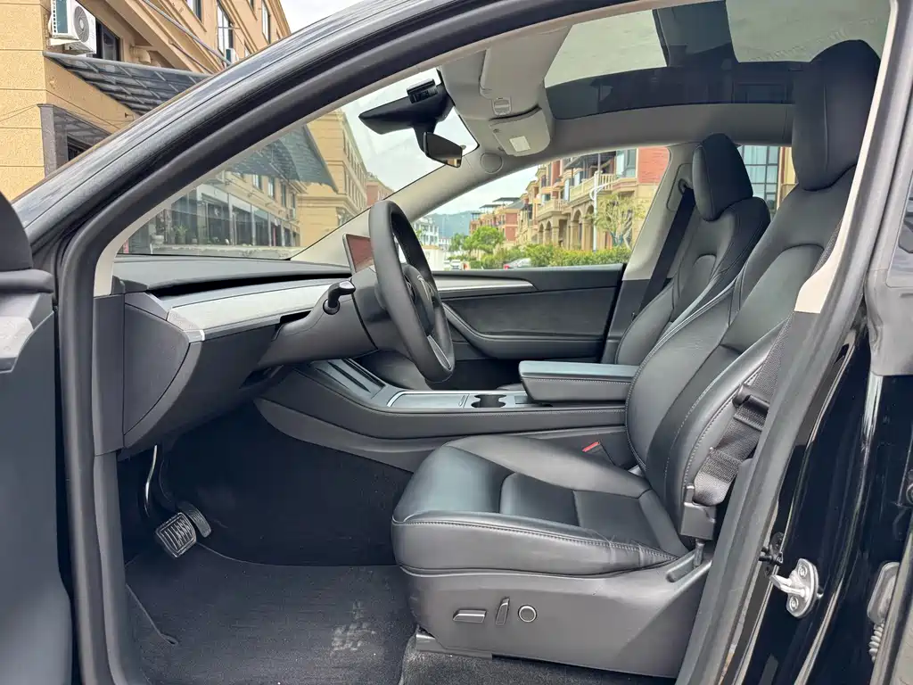Tesla Model Y — фото 4