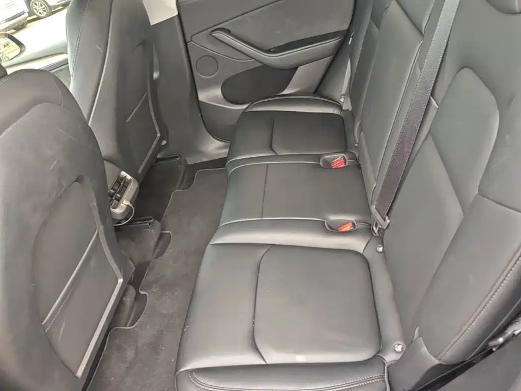 Tesla Model Y — фото 17