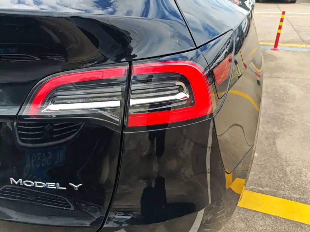 Tesla Model Y — фото 8
