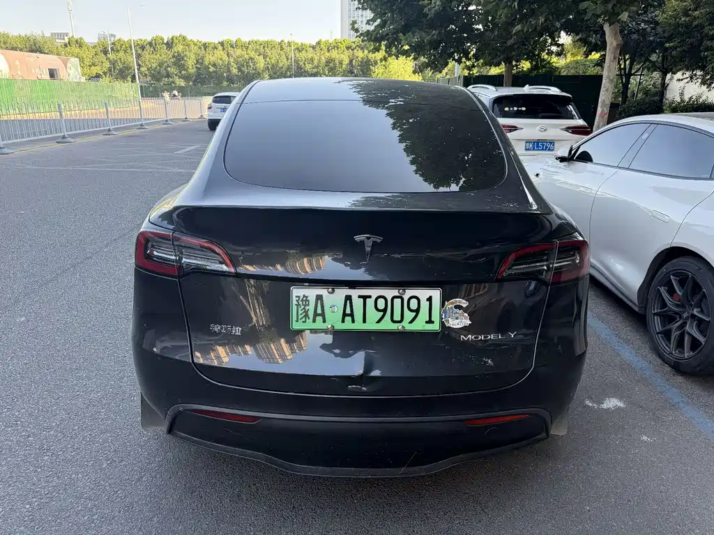 Tesla Model Y — фото 4