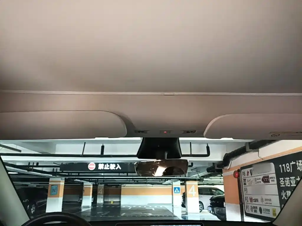 Tesla Model Y — фото 14
