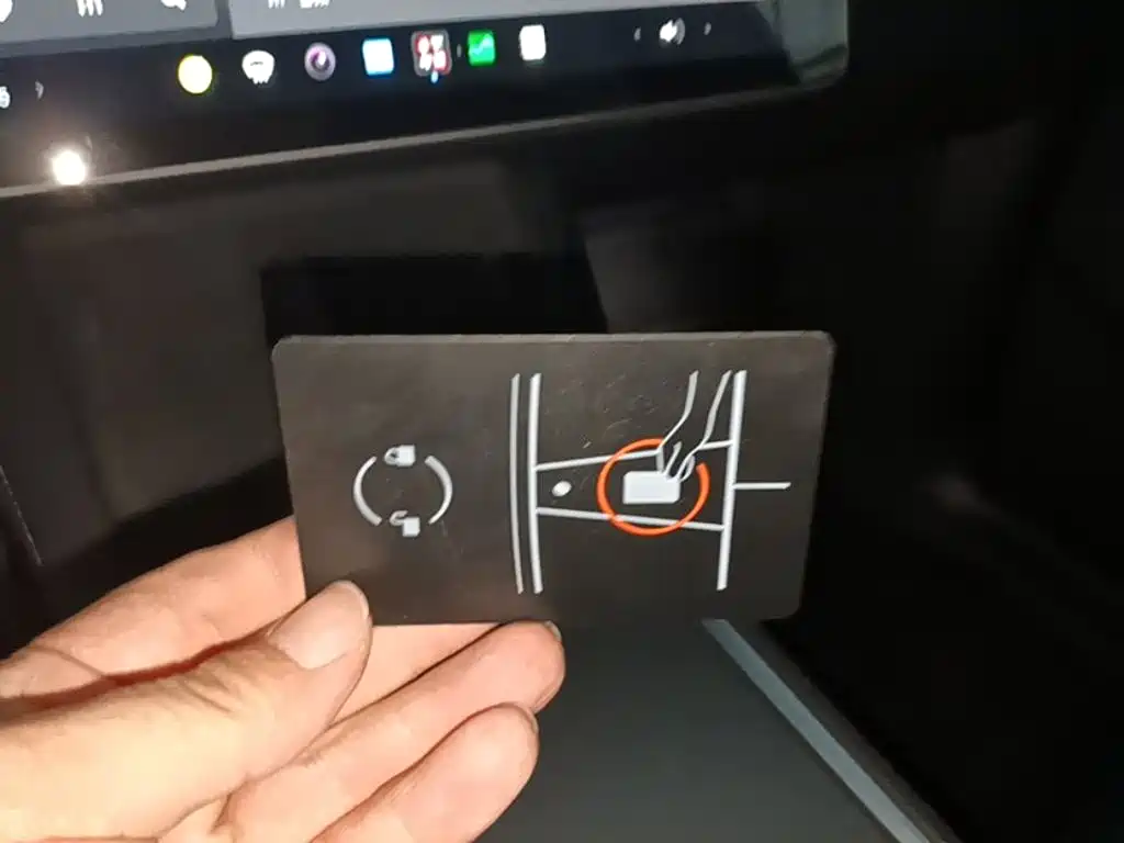 Tesla Model Y — фото 17