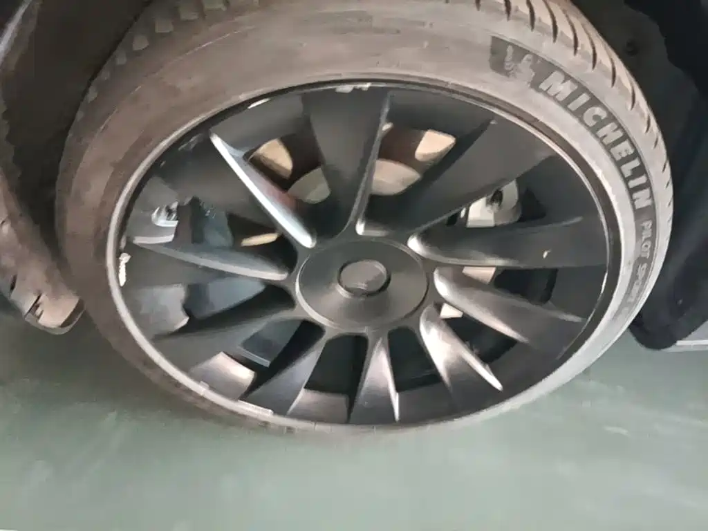 Tesla Model Y — фото 25