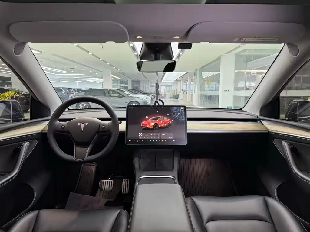 Tesla Model Y — фото 5