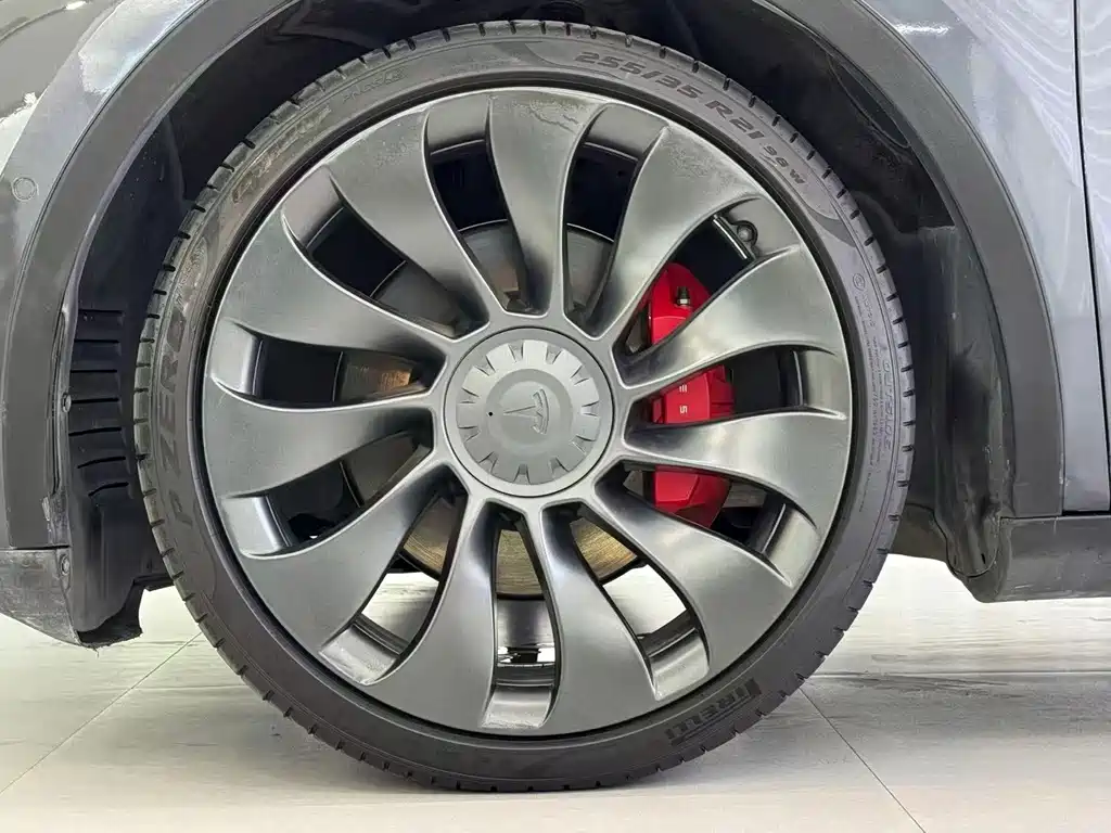 Tesla Model Y — фото 6