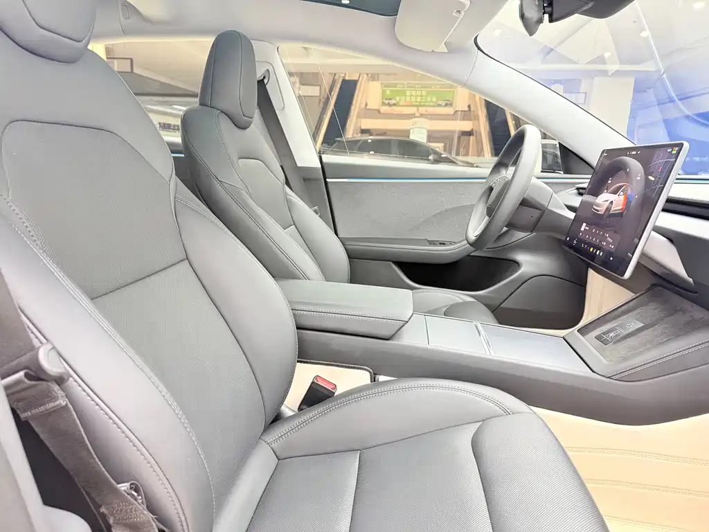 Tesla Model 3 — фото 11