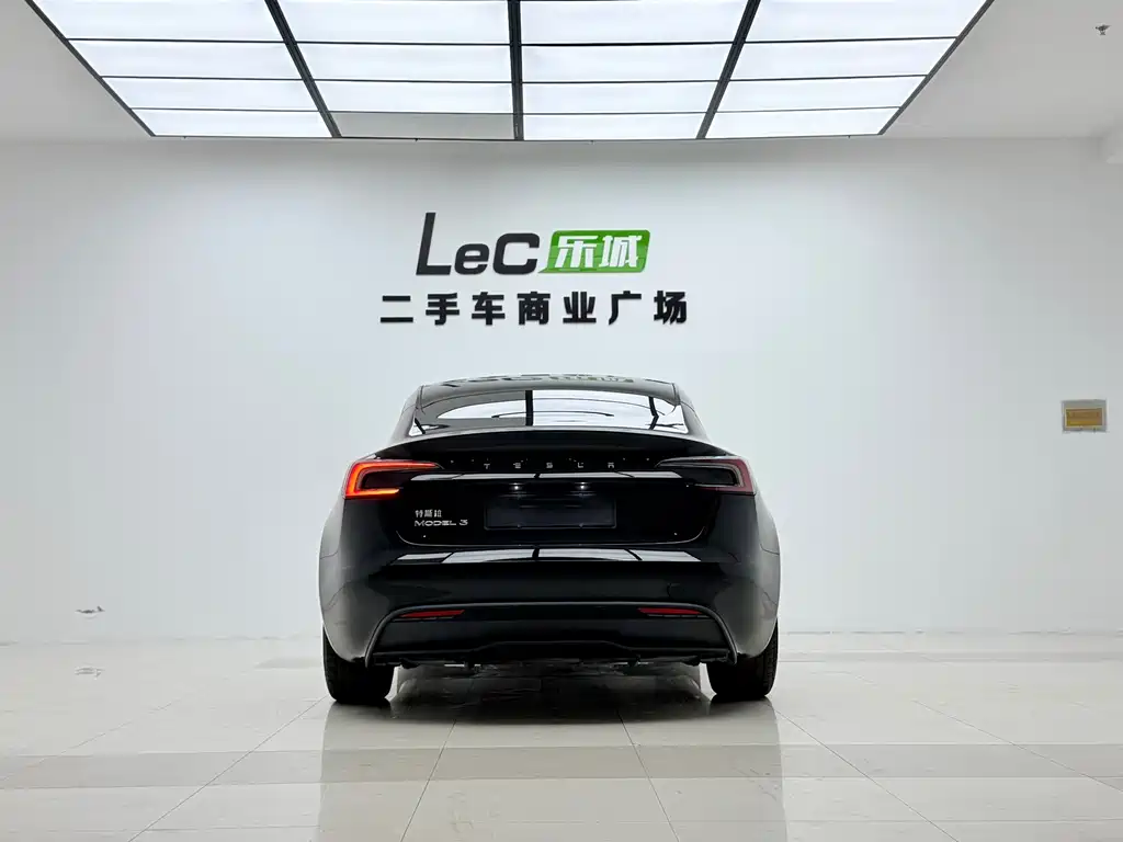 Tesla Model 3 — фото 14