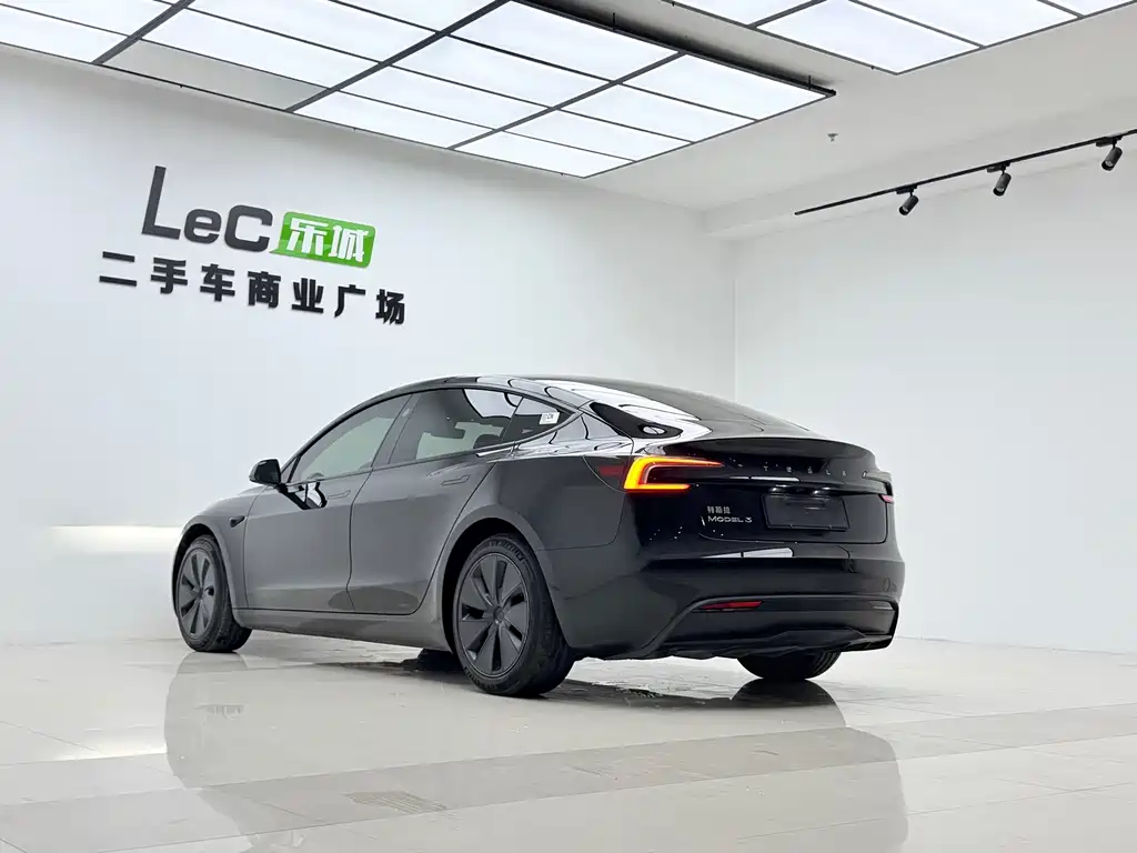 Tesla Model 3 — фото 15