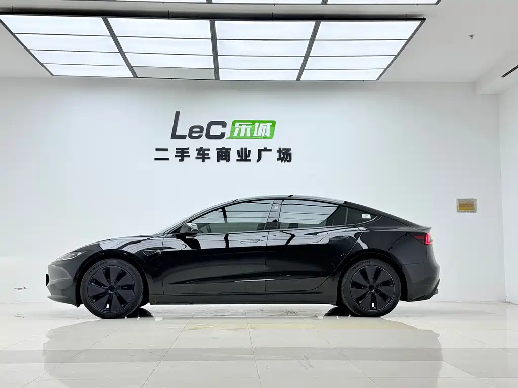 Tesla Model 3 — фото 17