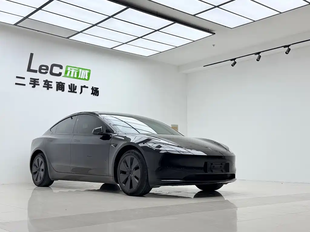 Tesla Model 3 — фото 3