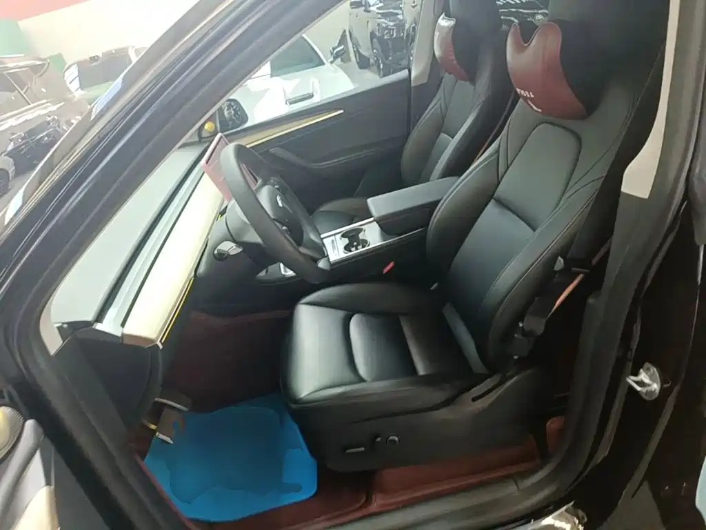 Tesla Model Y — фото 15