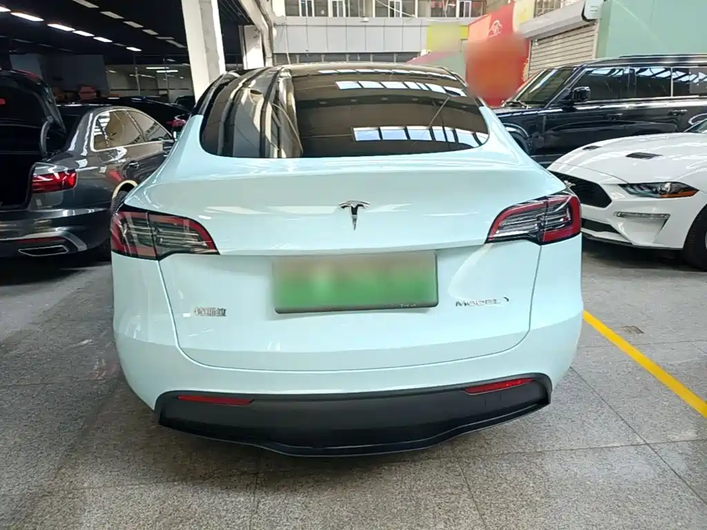 Tesla Model Y — фото 6