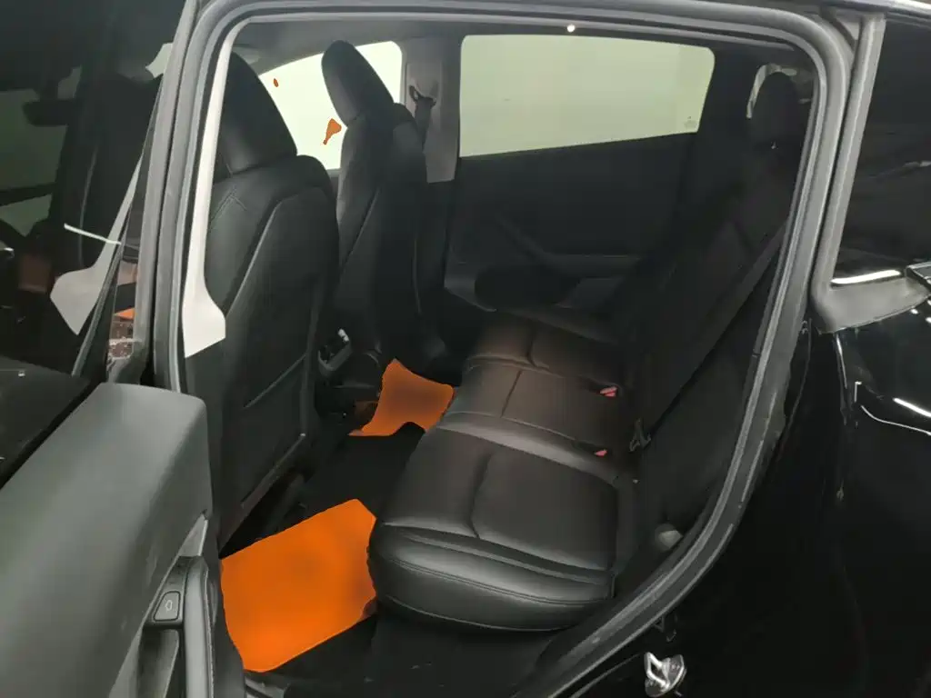 Tesla Model Y — фото 17