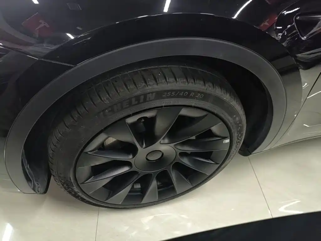Tesla Model Y — фото 23