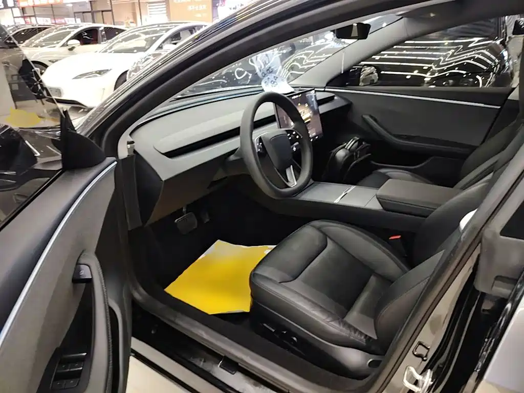Tesla Model 3 — фото 16