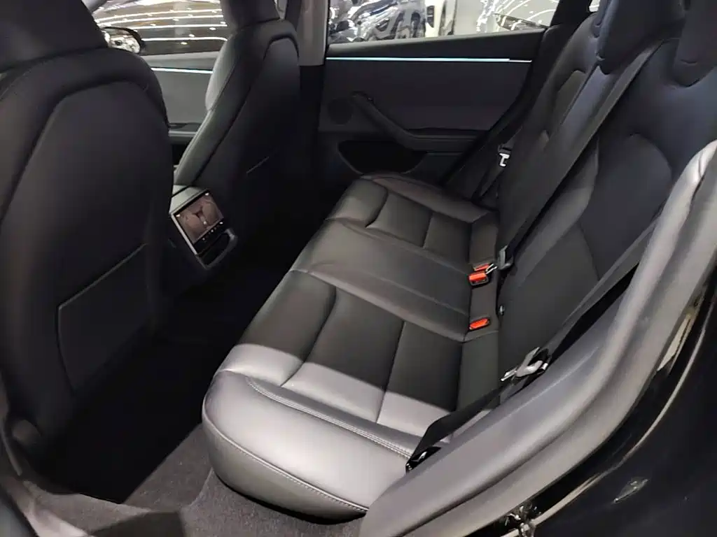 Tesla Model 3 — фото 17