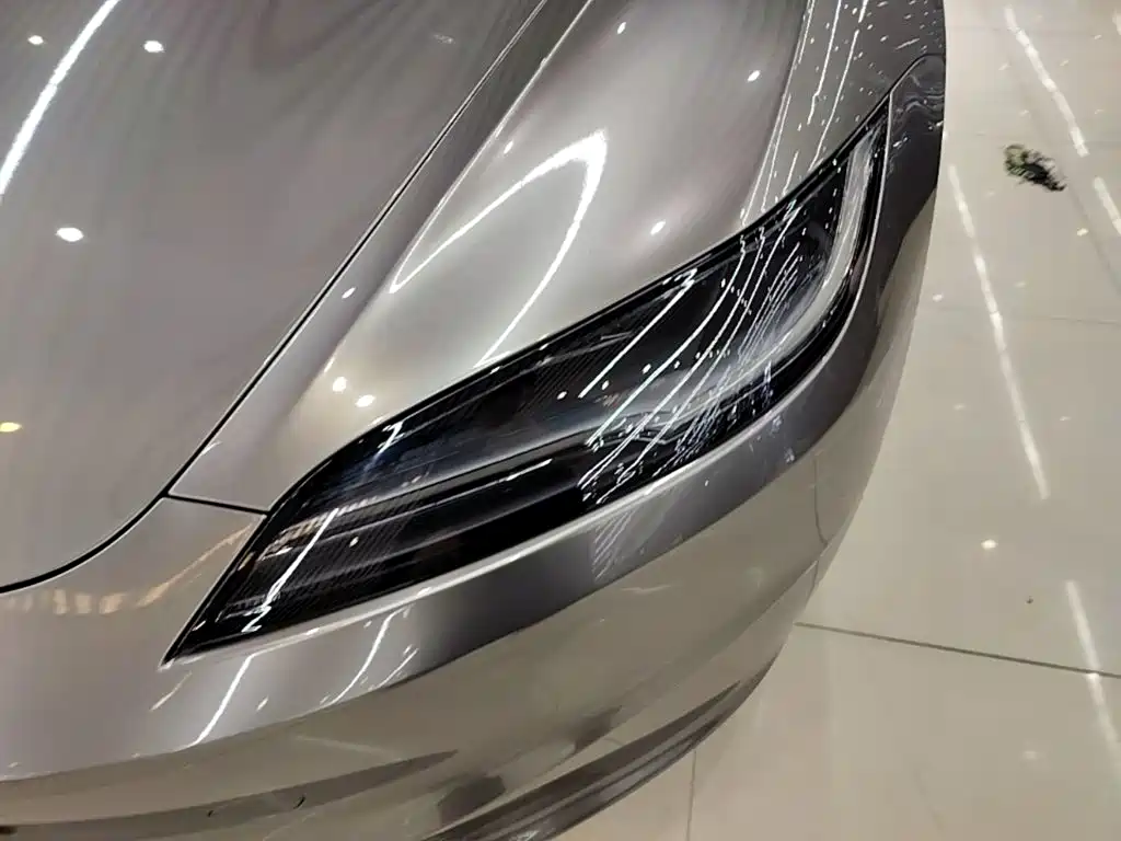 Tesla Model 3 — фото 24
