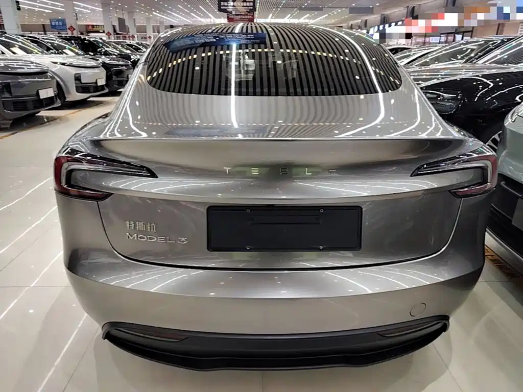 Tesla Model 3 — фото 6