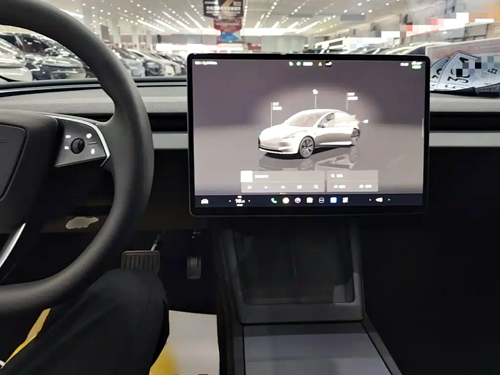 Tesla Model 3 — фото 10